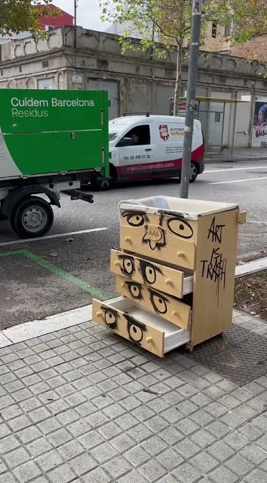 Abandonados. www. es – Street-Art: Szene aus dem Art-Is-Trash-Video von Francisco de Pájaro