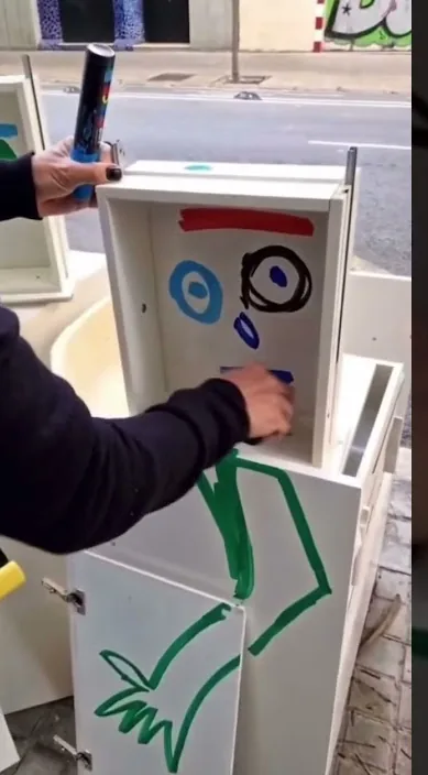 ACCIÓN CON @Vaciamos es – Street-Art: Szene aus dem Art-Is-Trash-Video von Francisco de Pájaro