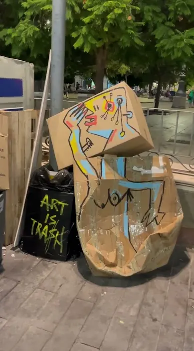 Adiós málaga – Street-Art in Barcelona: Szene aus dem Art-Is-Trash-Video von Francisco de Pájaro