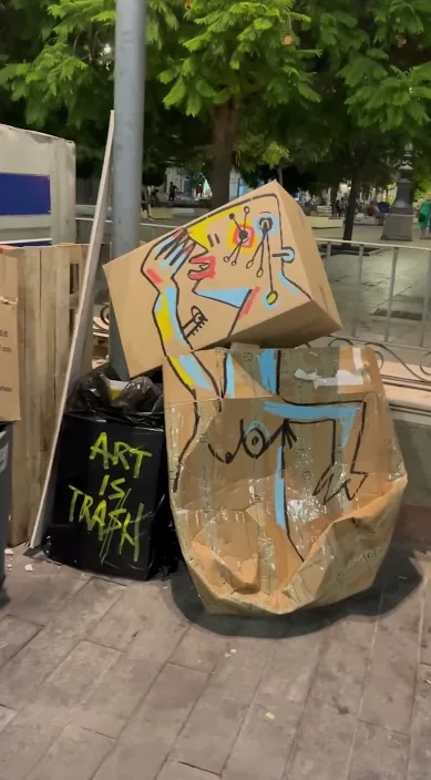 Adiós málaga – Street-Art in Barcelona: Szene aus dem Art-Is-Trash-Video von Francisco de Pájaro