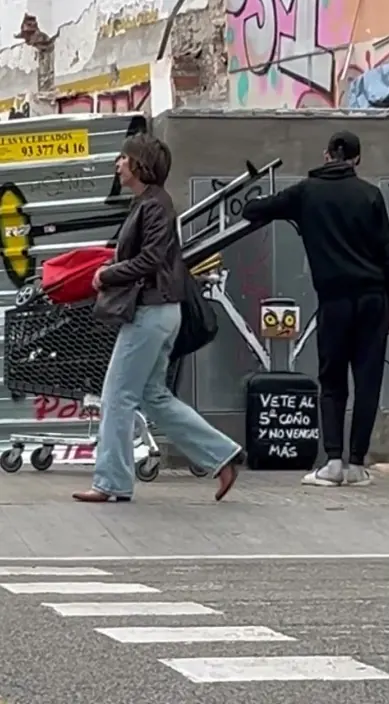 Al quinto www. es – Street-Art in Barcelona: Szene aus dem Art-Is-Trash-Video von Francisco de Pájaro