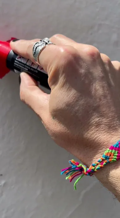 Amor – Street-Art in Barcelona: Szene aus dem Art-Is-Trash-Video von Francisco de Pájaro