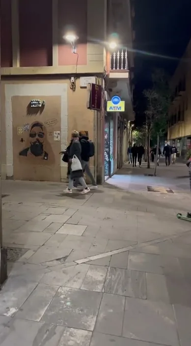 Amor en tiempos revueltos – Street-Art in Barcelona: Szene aus dem Art-Is-Trash-Video von Francisco de Pájaro