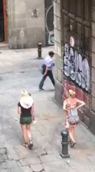  – Street-Art in Barcelona: Szene aus dem Art-Is-Trash-Video von Francisco de Pájaro