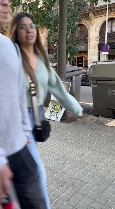 Balada de trompeta es – Street-Art: Szene aus dem Art-Is-Trash-Video von Francisco de Pájaro