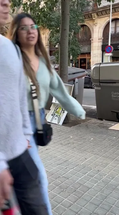 Balada de trompeta es – Street-Art: Szene aus dem Art-Is-Trash-Video von Francisco de Pájaro