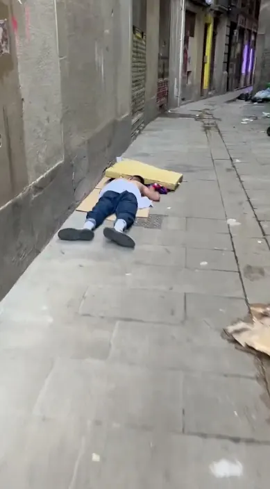 Barcelona – Street-Art: Szene aus dem Art-Is-Trash-Video von Francisco de Pájaro