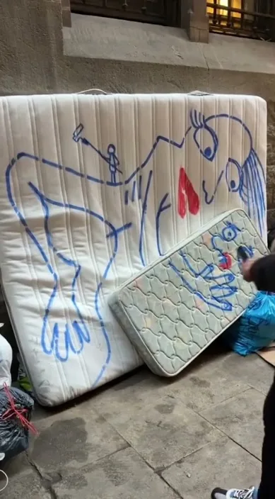 Basureando es – Street-Art: Szene aus dem Art-Is-Trash-Video von Francisco de Pájaro