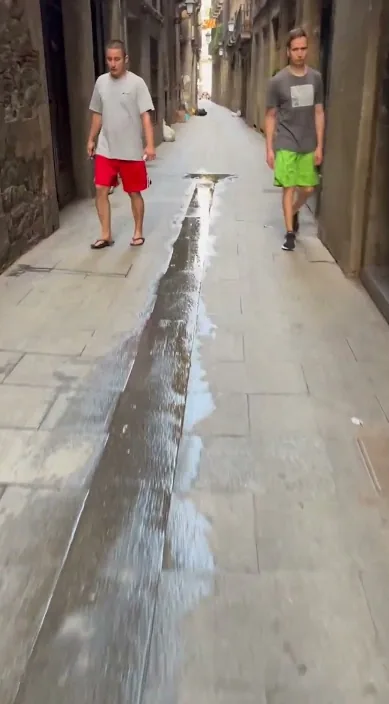 Bcn – Street-Art: Szene aus dem Art-Is-Trash-Video von Francisco de Pájaro