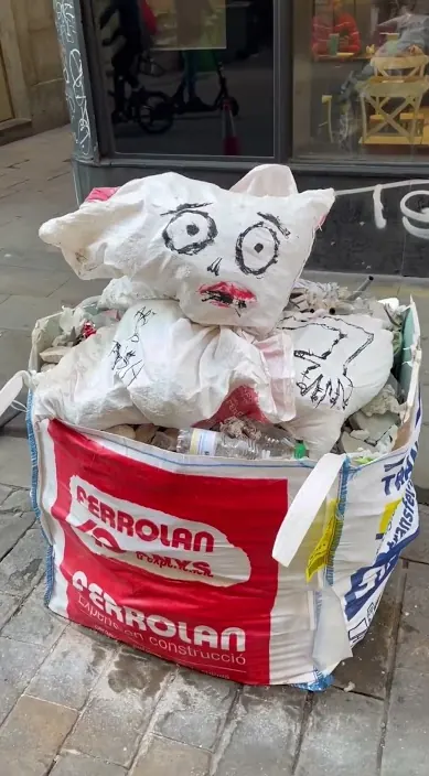 Bcn – Street-Art: Szene aus dem Art-Is-Trash-Video von Francisco de Pájaro
