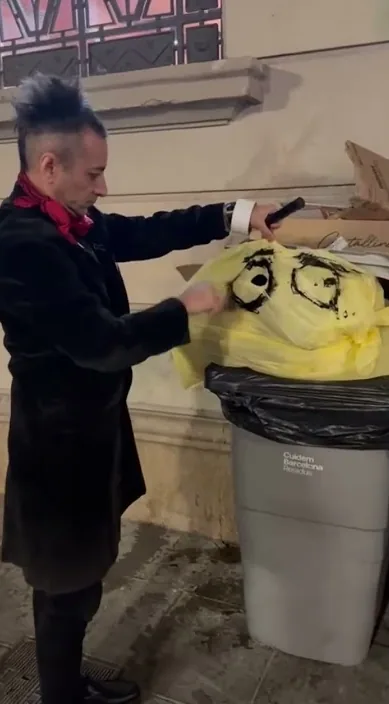Bcn nocturna – Street-Art: Szene aus dem Art-Is-Trash-Video von Francisco de Pájaro