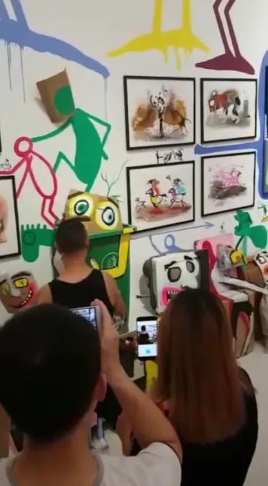 Beijing. es – Street-Art in Barcelona: Szene aus dem Art-Is-Trash-Video von Francisco de Pájaro