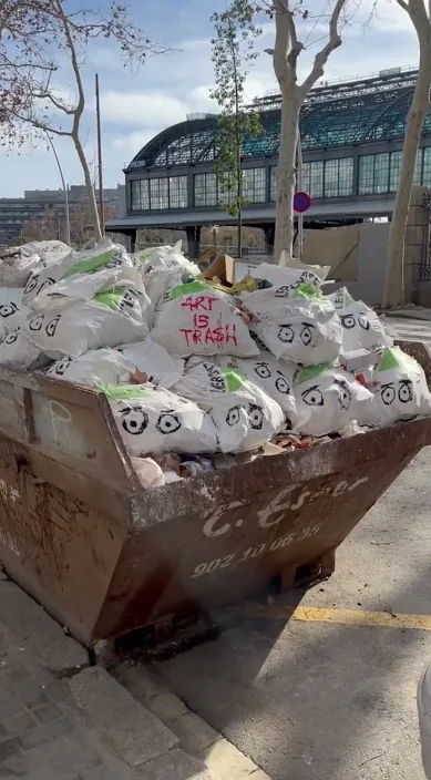BOLSAS www. es – Street-Art in Barcelona: Szene aus dem Art-Is-Trash-Video von Francisco de Pájaro