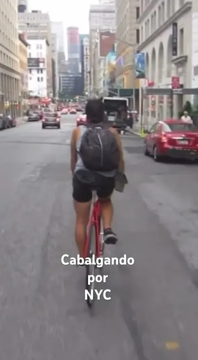 Cabalgando por NYC. www. es – Street-Art: Szene aus dem Art-Is-Trash-Video von Francisco de Pájaro