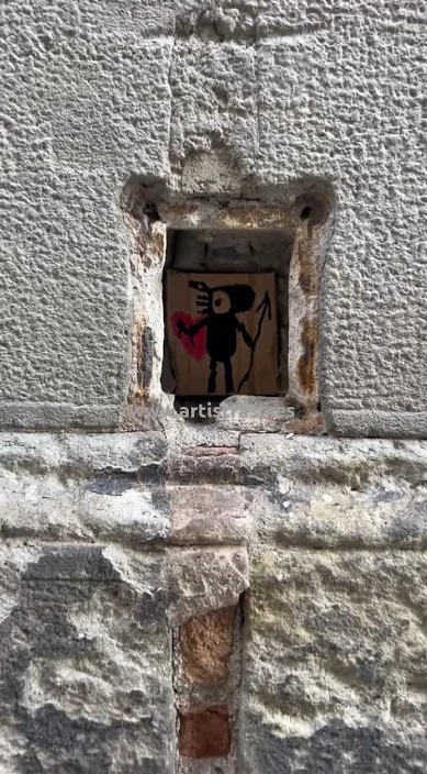 Caballito con escudo – Street-Art in Barcelona: Szene aus dem Art-Is-Trash-Video von Francisco de Pájaro