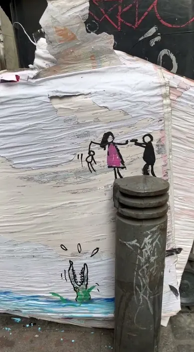 Conflicto de pareja. es – Street-Art: Szene aus dem Art-Is-Trash-Video von Francisco de Pájaro