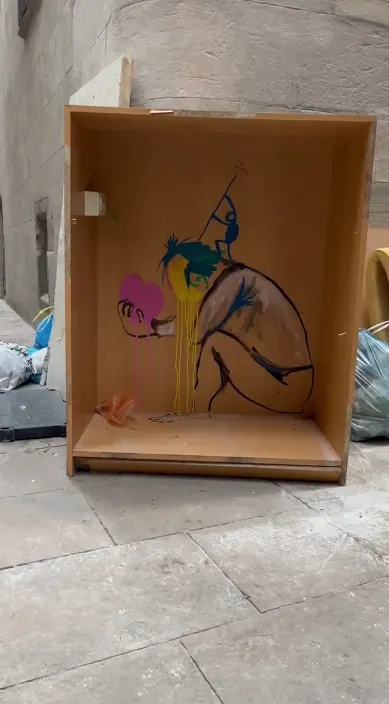 Desposeído de amor es – Street-Art: Szene aus dem Art-Is-Trash-Video von Francisco de Pájaro