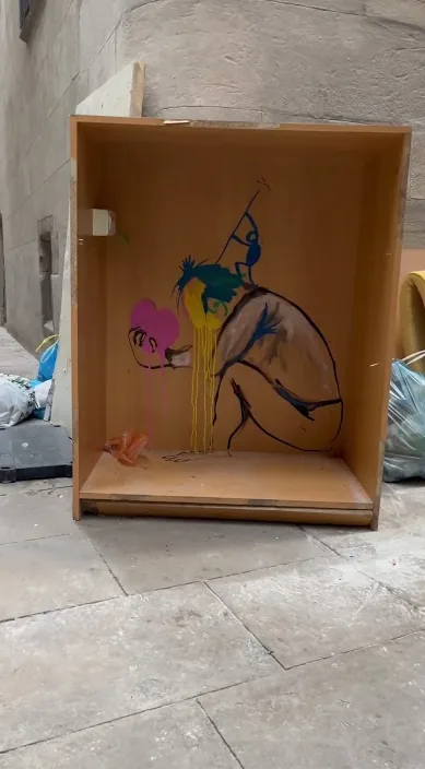 Desposeído de amor es – Street-Art: Szene aus dem Art-Is-Trash-Video von Francisco de Pájaro