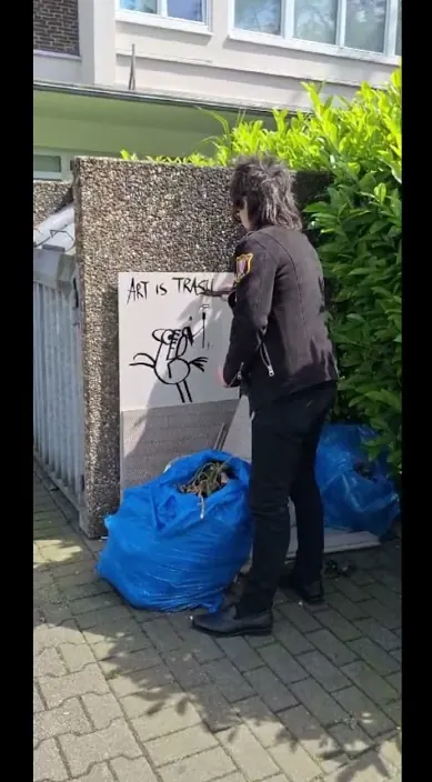 Düsseldorf – Street-Art: Szene aus dem Art-Is-Trash-Video von Francisco de Pájaro