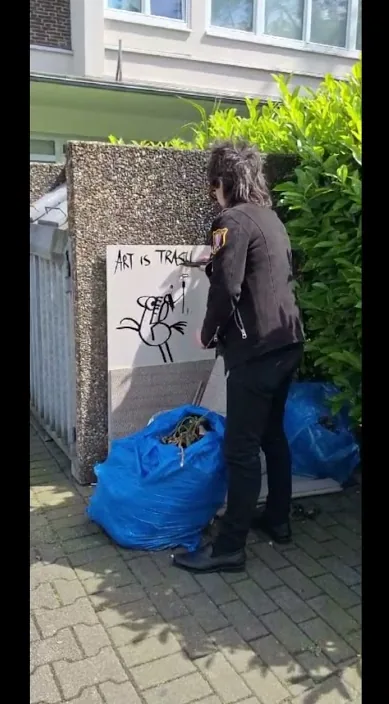 Düsseldorf – Street-Art: Szene aus dem Art-Is-Trash-Video von Francisco de Pájaro