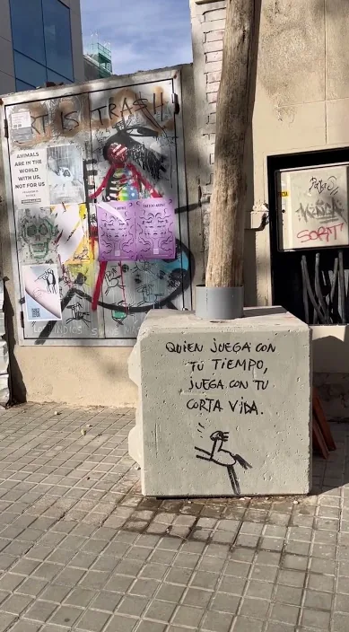 El tiempo es oro – Street-Art in Barcelona: Szene aus dem Art-Is-Trash-Video von Francisco de Pájaro