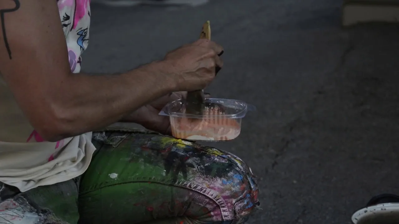 en Croacia – Street-Art in Barcelona: Szene aus dem Art-Is-Trash-Video von Francisco de Pájaro