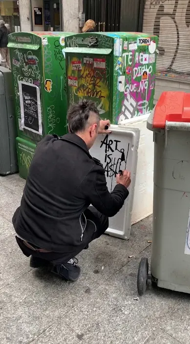 En las calles de Madrid – Street-Art: Szene aus dem Art-Is-Trash-Video von Francisco de Pájaro