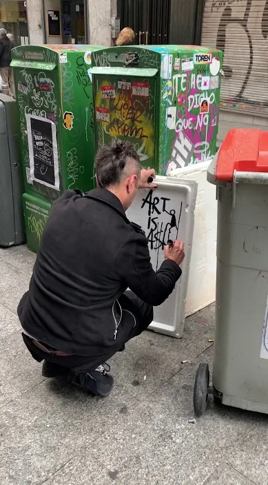 En las calles de Madrid – Street-Art: Szene aus dem Art-Is-Trash-Video von Francisco de Pájaro