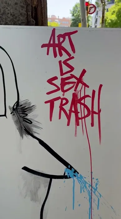 Erotica – Street-Art in Barcelona: Szene aus dem Art-Is-Trash-Video von Francisco de Pájaro