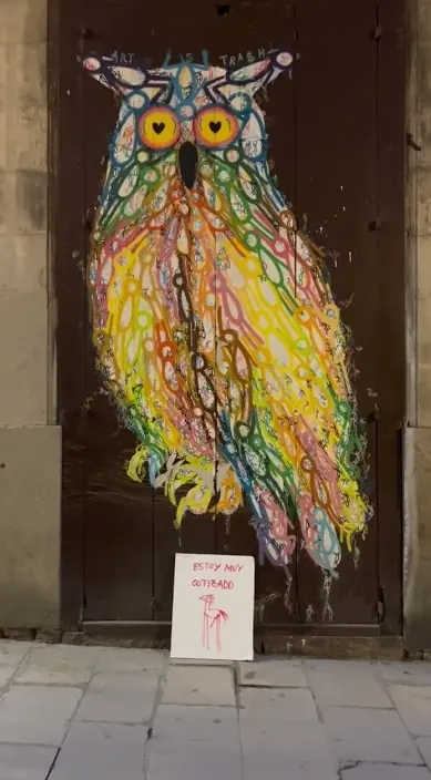 Estoy muy cotizado www. es – Street-Art in Barcelona: Szene aus dem Art-Is-Trash-Video von Francisco de Pájaro