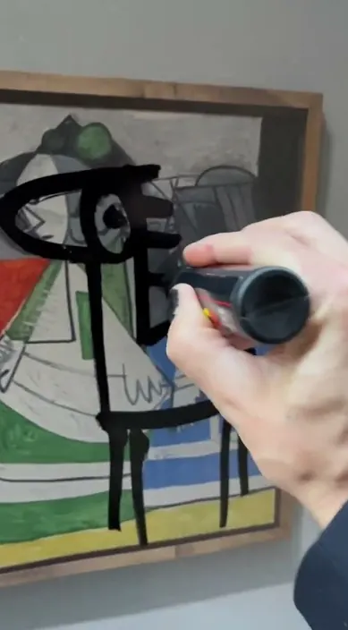 Exposición con picasso es – Street-Art in Barcelona: Szene aus dem Art-Is-Trash-Video von Francisco de Pájaro