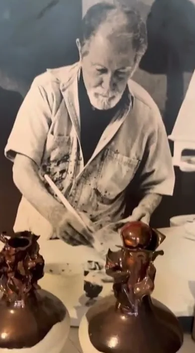 Exposición de – Street-Art in Barcelona: Szene aus dem Art-Is-Trash-Video von Francisco de Pájaro