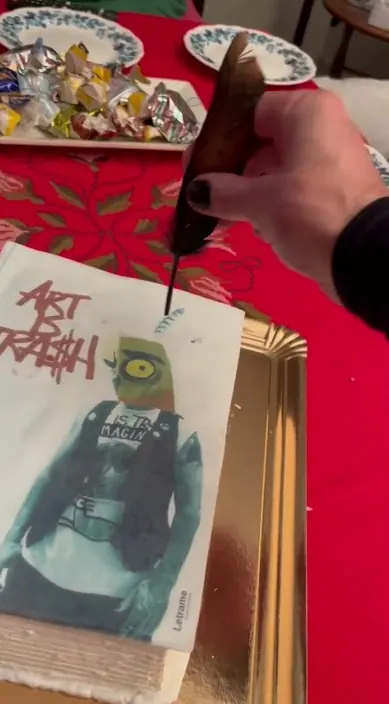Feliz navidad www. es – Street-Art in Barcelona: Szene aus dem Art-Is-Trash-Video von Francisco de Pájaro