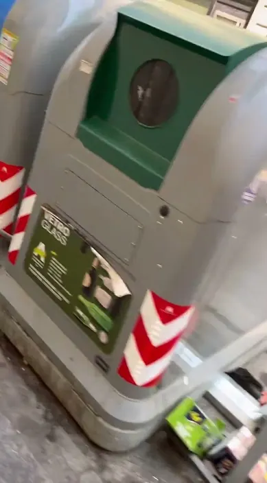Florencia, italia – Street-Art: Szene aus dem Art-Is-Trash-Video von Francisco de Pájaro