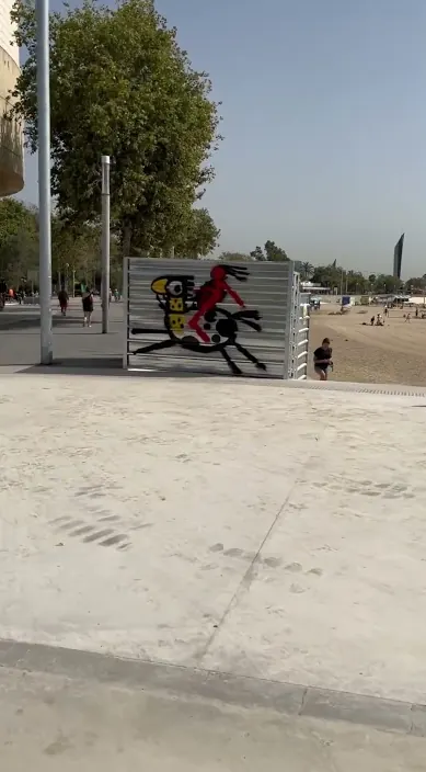 Guerrero en barcelona – Street-Art: Szene aus dem Art-Is-Trash-Video von Francisco de Pájaro