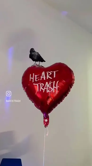 Heart trash düsseldorf – Street-Art: Szene aus dem Art-Is-Trash-Video von Francisco de Pájaro
