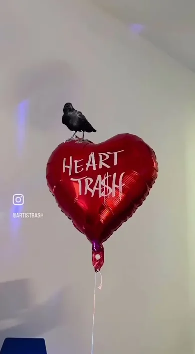Heart trash düsseldorf – Street-Art: Szene aus dem Art-Is-Trash-Video von Francisco de Pájaro