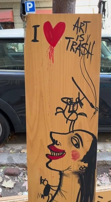 I love trash www. es – Street-Art in Barcelona: Szene aus dem Art-Is-Trash-Video von Francisco de Pájaro