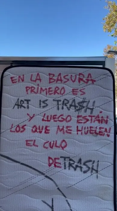Inspirando. www. es – Street-Art in Barcelona: Szene aus dem Art-Is-Trash-Video von Francisco de Pájaro