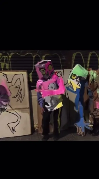 La danza de la basura. www. es – Street-Art: Szene aus dem Art-Is-Trash-Video von Francisco de Pájaro
