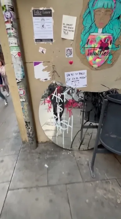 La heroína. es – Street-Art: Szene aus dem Art-Is-Trash-Video von Francisco de Pájaro