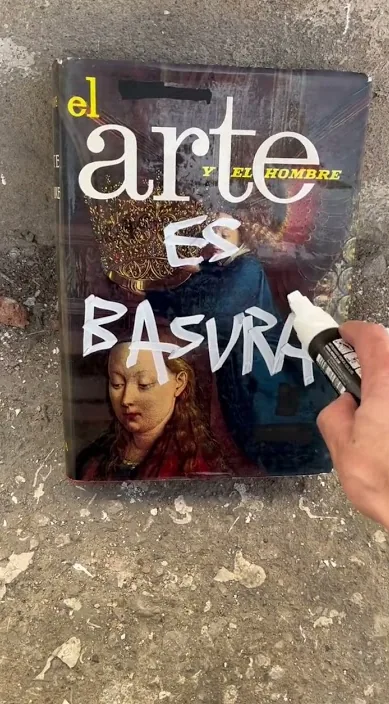 La sociedad. es – Street-Art: Szene aus dem Art-Is-Trash-Video von Francisco de Pájaro