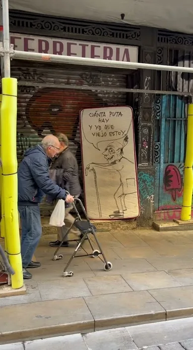 La vida pasa volando. www. es – Street-Art in Barcelona: Szene aus dem Art-Is-Trash-Video von Francisco de Pájaro