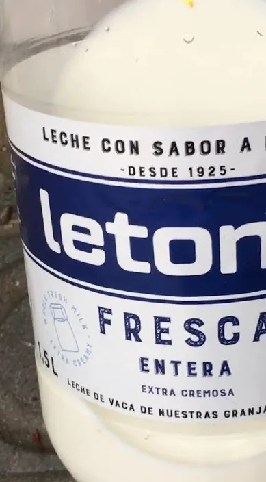 Leche fresca en la basura – Street-Art in Barcelona: Szene aus dem Art-Is-Trash-Video von Francisco de Pájaro