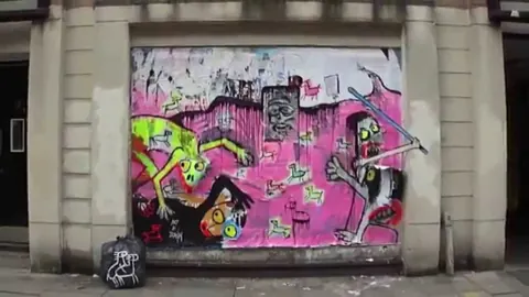 London UK, 2013 – Street-Art in Barcelona: Szene aus dem Art-Is-Trash-Video von Francisco de Pájaro