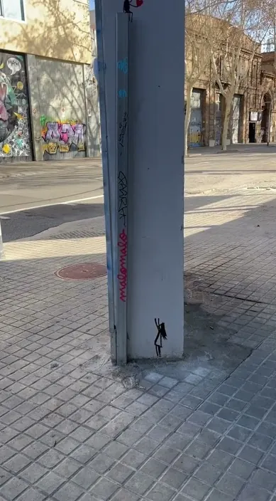 LOVE www. es – Street-Art in Barcelona: Szene aus dem Art-Is-Trash-Video von Francisco de Pájaro