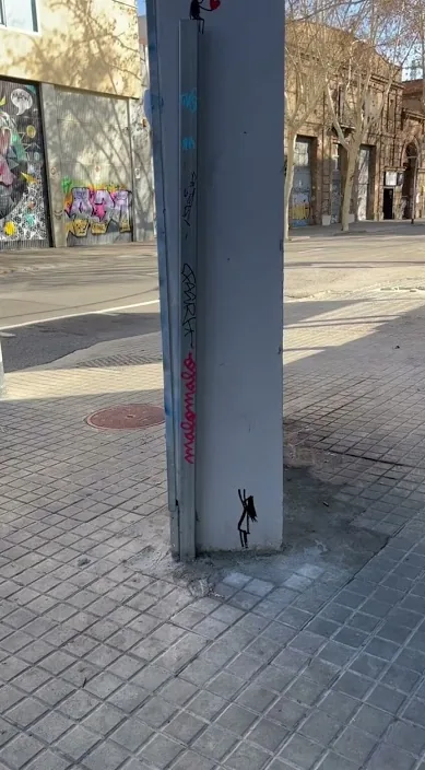 LOVE www. es – Street-Art in Barcelona: Szene aus dem Art-Is-Trash-Video von Francisco de Pájaro