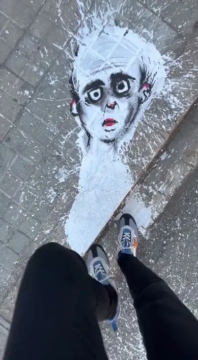 Mancha accidental es – Street-Art: Szene aus dem Art-Is-Trash-Video von Francisco de Pájaro