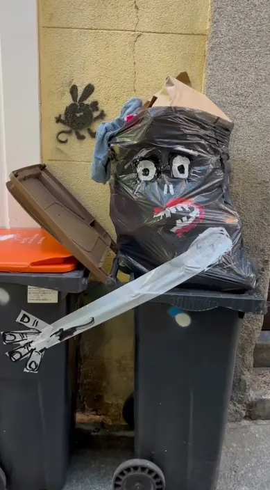 Me hablas a mí ? es – Street-Art: Szene aus dem Art-Is-Trash-Video von Francisco de Pájaro