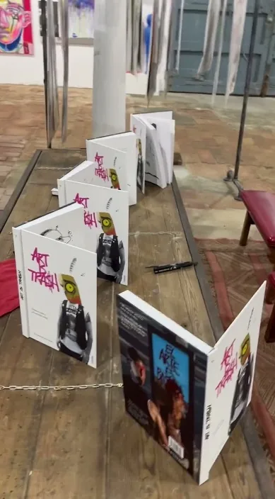 Mi autobiografía artística www. es – Street-Art: Szene aus dem Art-Is-Trash-Video von Francisco de Pájaro